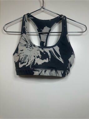 Vuori Bella Yoga Sports Bra | Charcoal Floral Print | M